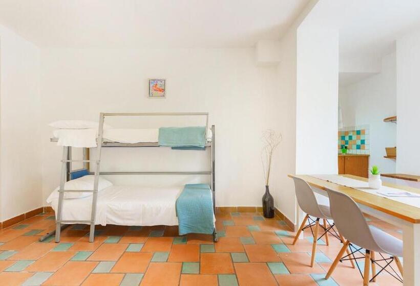 Апартаменты 1 Спальня Нижний Этаж, Le Grand Bleu  Gioia Apartments