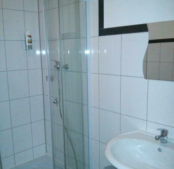 اتاق استاندارد یک نفره, Willy Hotel Frankfurt