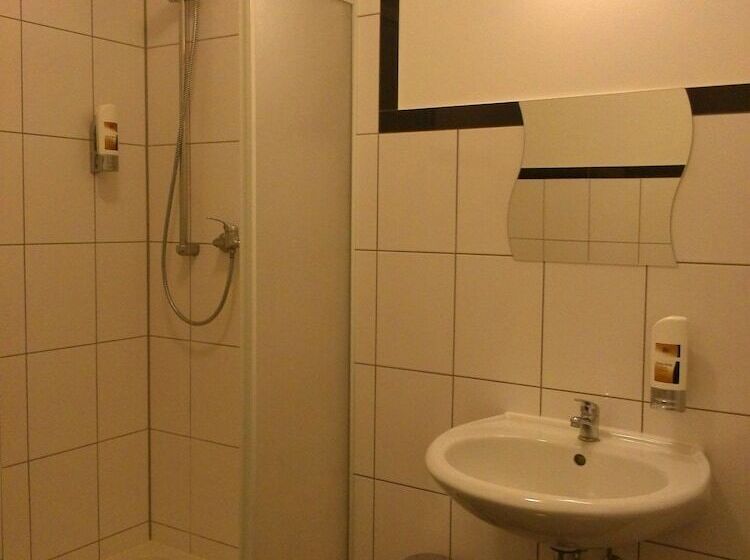 اتاق استاندارد سه نفره, Willy Hotel Frankfurt