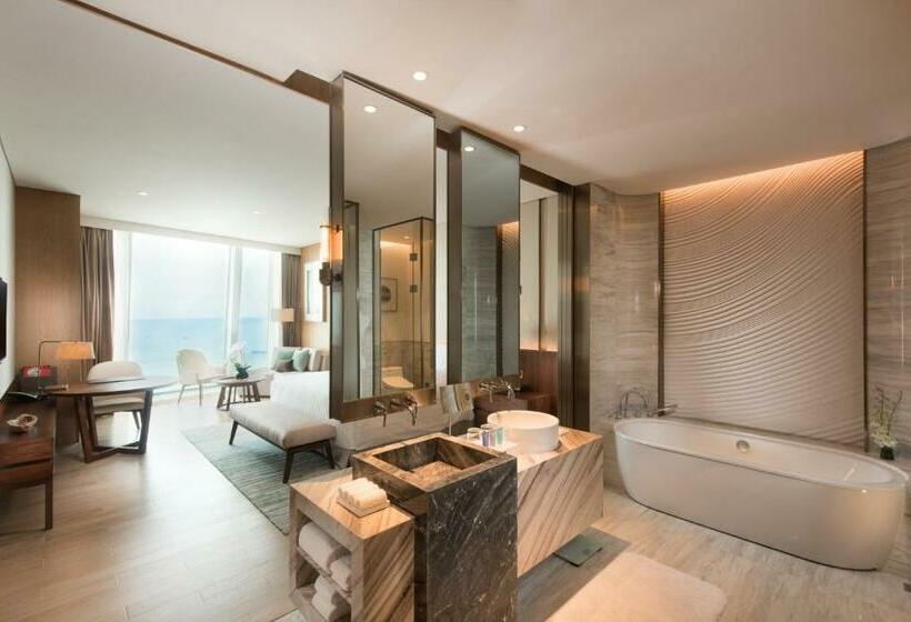 Номер Deluxe Вид на Море, Conrad Xiamen