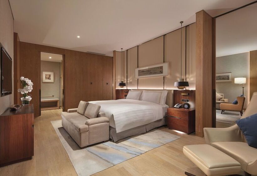 Люкс Премиум, Conrad Xiamen