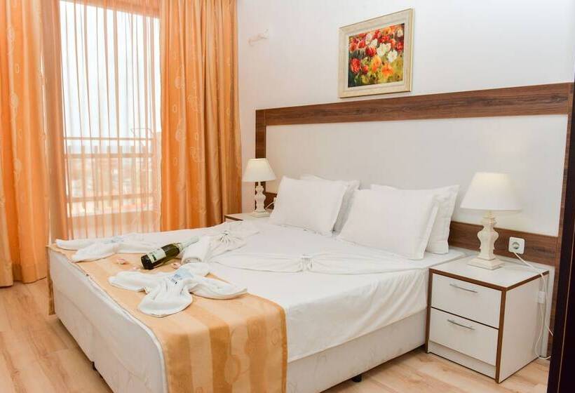 Апартаменты Deluxe с 1 спальней, с видом на бассейн, Olymp Apartcomplex