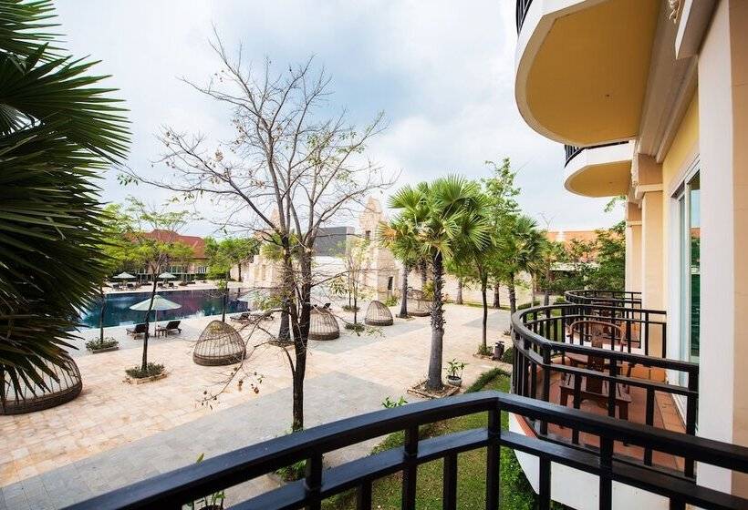 带泳池观景的豪华房, Sokha Siem Reap Resort & Convention Center