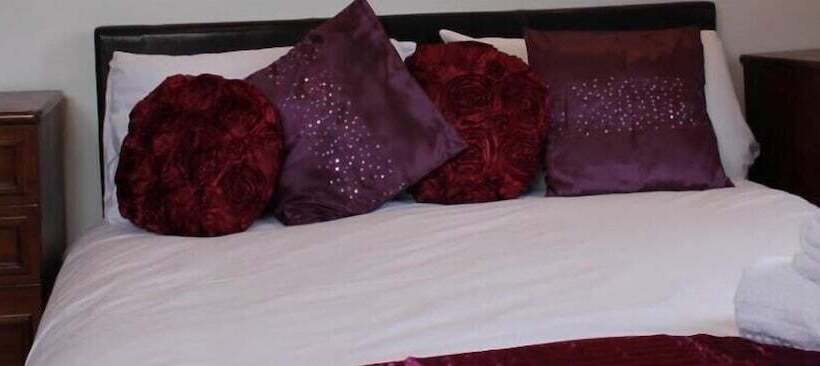 اتاق استاندارد یک نفره, The George Hotel Stansted Airport