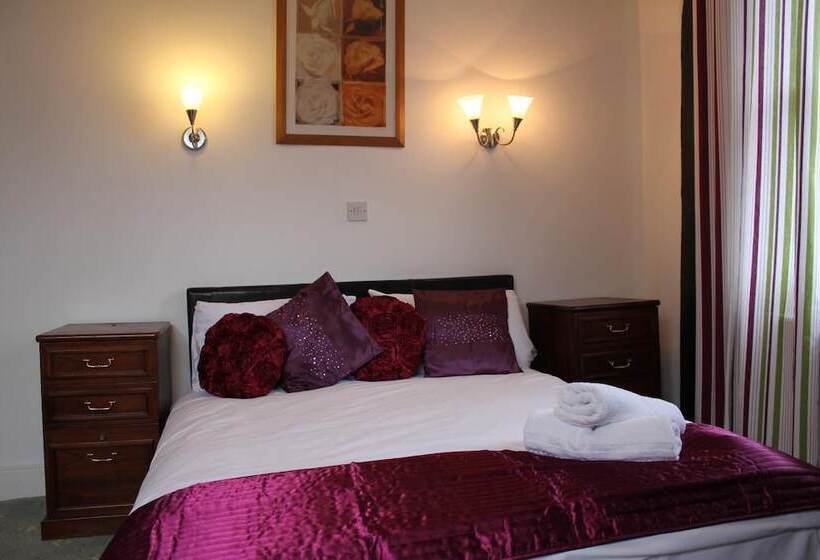اتاق خانوادگی, The George Hotel Stansted Airport