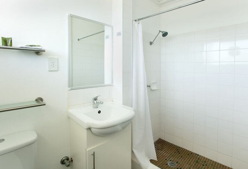 اتاق اجرایی, Bathurst Studio Apartments