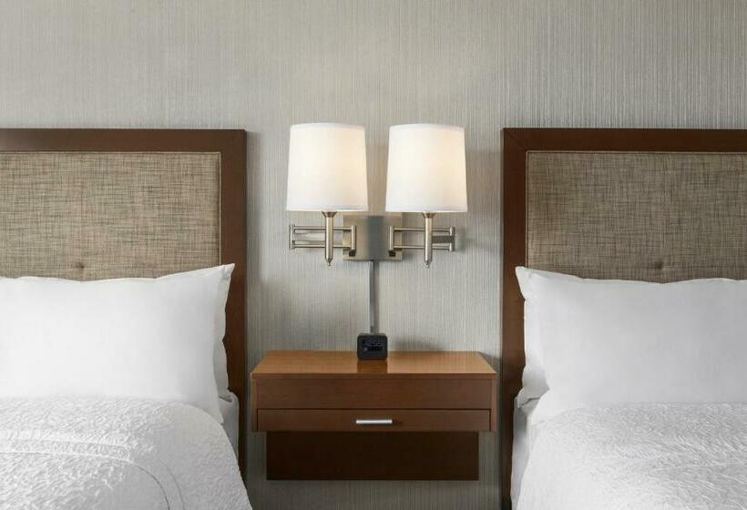 Люкс Адаптированный для Инвалидов, Hampton Inn Penn Yan