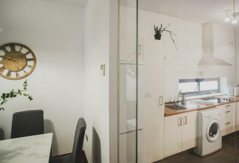 Апартаменты 2 Спальни, Azz Sevilla Torre de La Plata Apartamentos