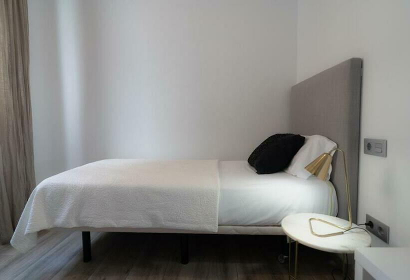 1 Bedroom Penthouse Apartment, Azz Sevilla Torre de La Plata Apartamentos