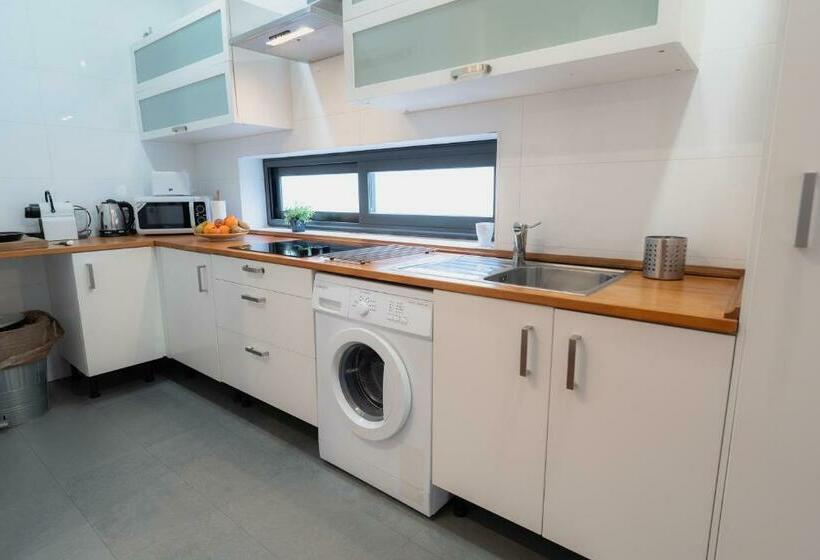 Апартаменты 3 Спальни, Azz Sevilla Torre de La Plata Apartamentos