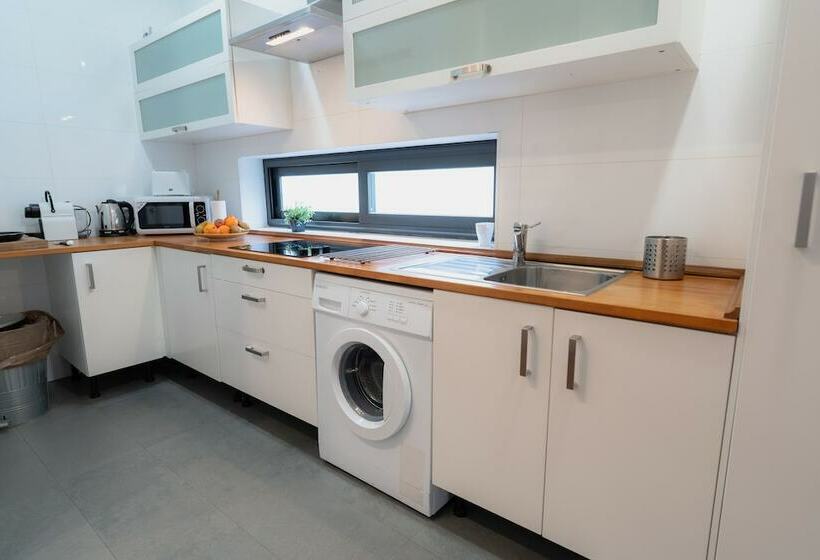Апартаменты 3 Спальни, Azz Sevilla Torre de La Plata Apartamentos
