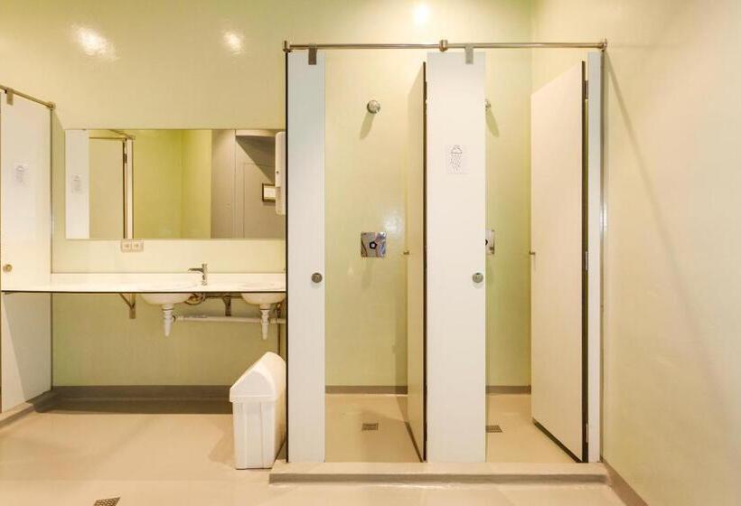 共同バス付シェアルーム, A Room In The City Hostel