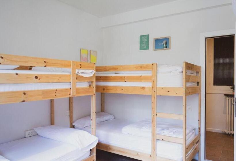 エコノミー４人部屋, A Room In The City Hostel