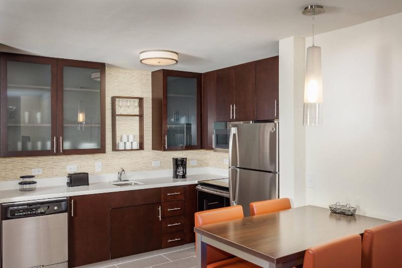 מיטת קינג בסוויטה, Residence Inn By Marriott Austin Lake Austin/river Place