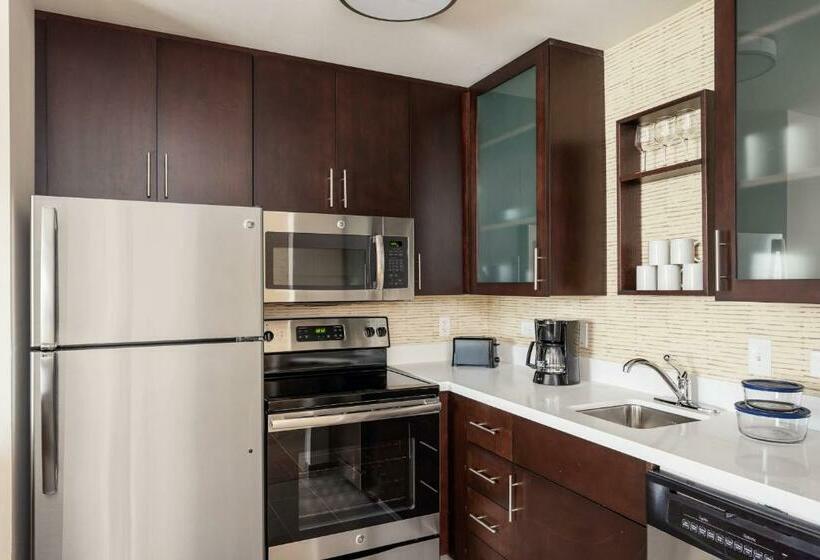 מיטת קינג בסוויטה, Residence Inn By Marriott Austin Lake Austin/river Place