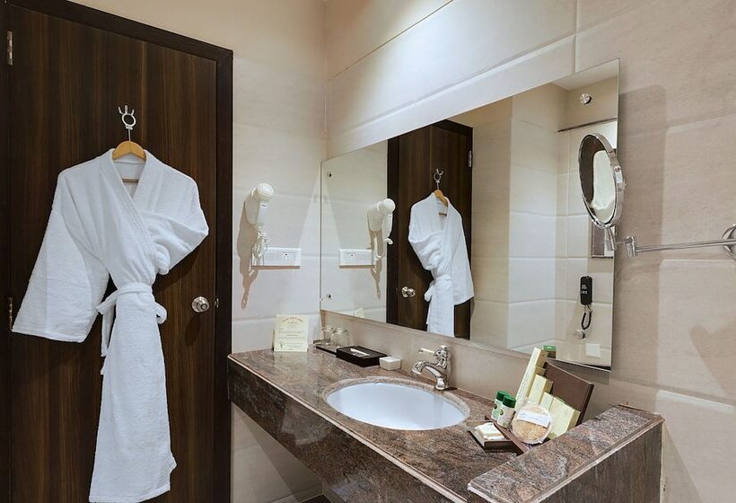 Quarto Club, The Fern Residency Udaipur