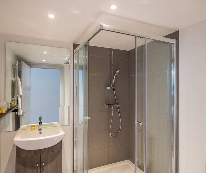 Семейный Номер, Pelican London Hotel And Residence