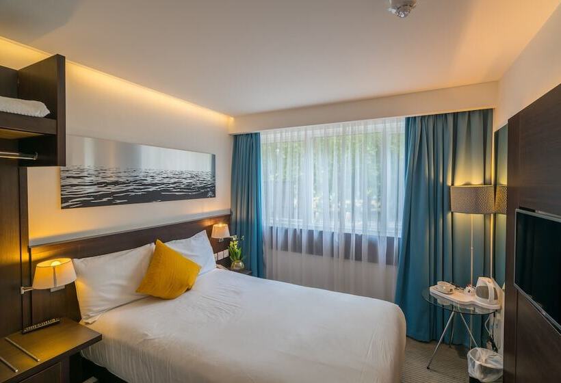 Номер Стандарт Адаптированный для Инвалидов, Pelican London Hotel And Residence