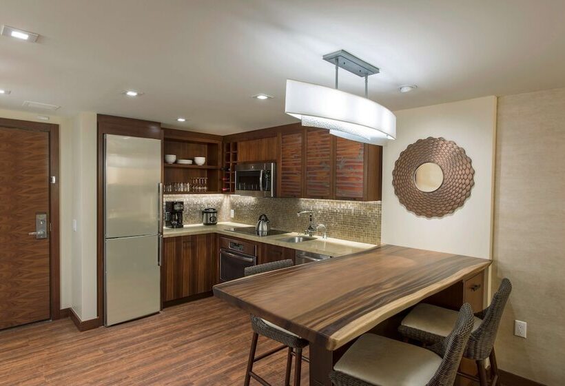 디럭스 스위트 킹 침대, Hilton Grand Vac Club The Grand Islander Waikiki Honolulu