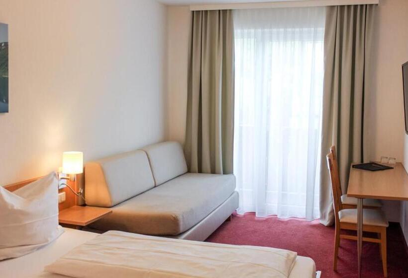 Трехместный Номер Стандарт с Балконом, Familienhotel Botenwirt