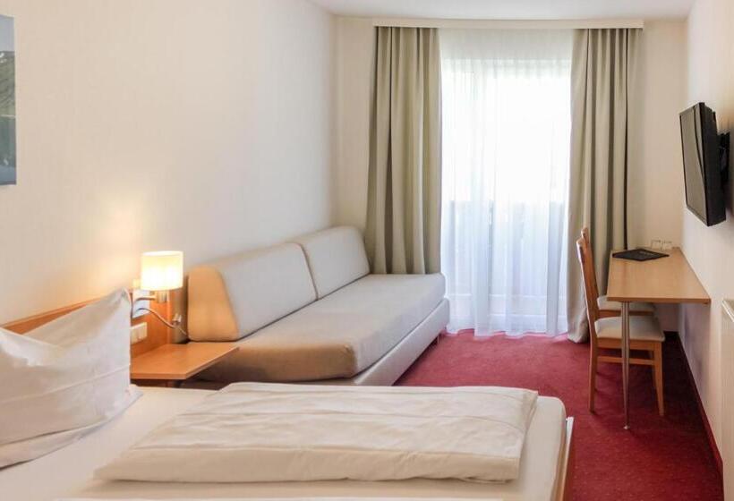 Номер Стандарт с Балконом, Familienhotel Botenwirt
