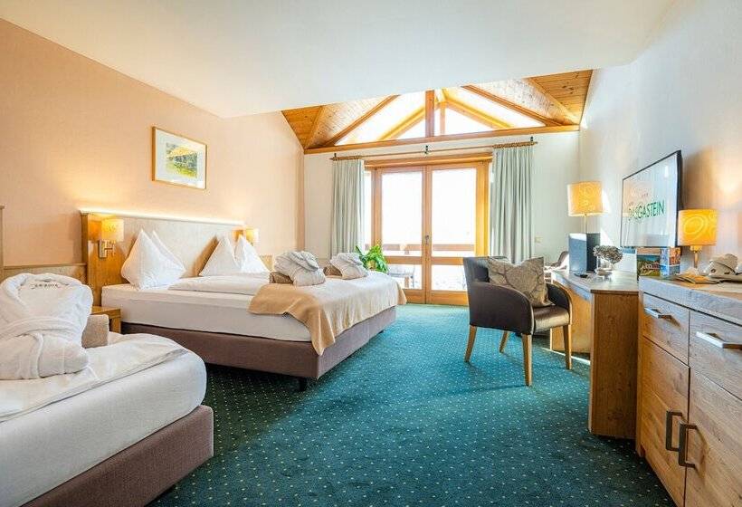 Трехместный Номер Комфорт, Das Gastein   Ganzjährig Inklusive Alpentherme Gastein & Sommersaison Inklusive Gasteiner Bergbahnen