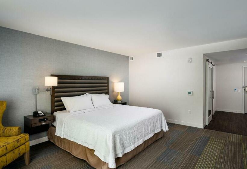 חדר סטנדרט עם מיטת קינג, Hampton Inn & Suites By Hilton Seattle/northgate