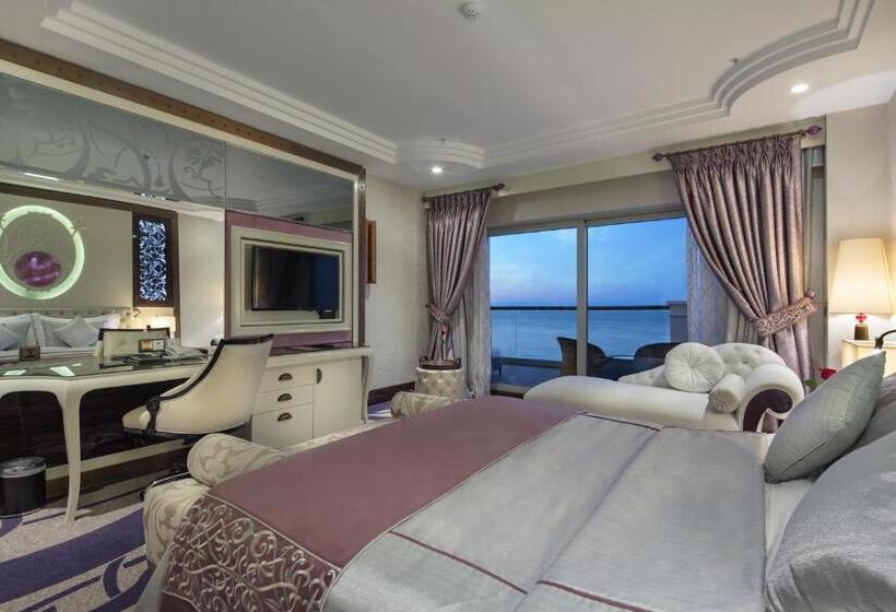 اتاق سه نفره دلوکس با چشم‌انداز دریا, Merit Royal Premium Hotel Casino & Spa