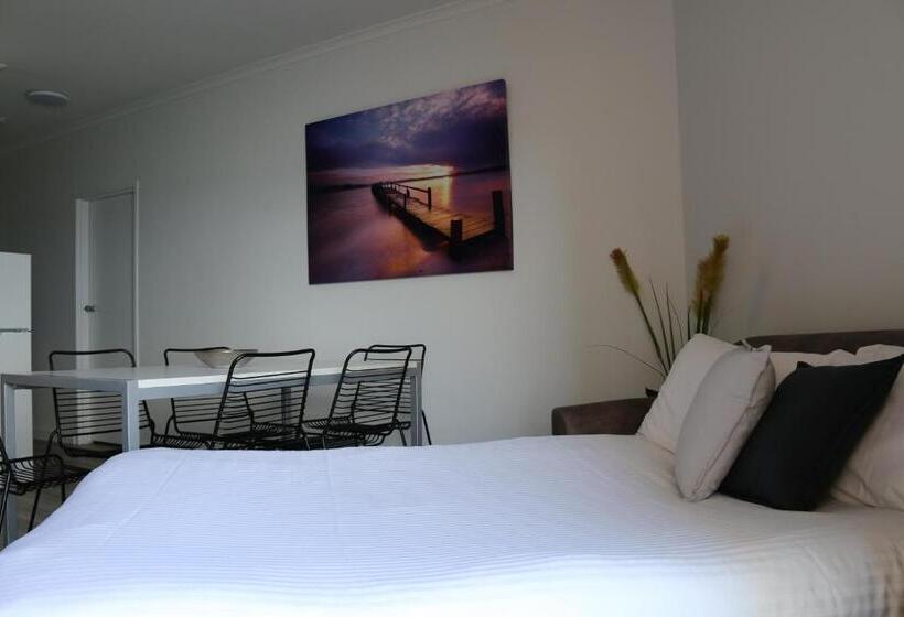 家庭套房, Limani Motel