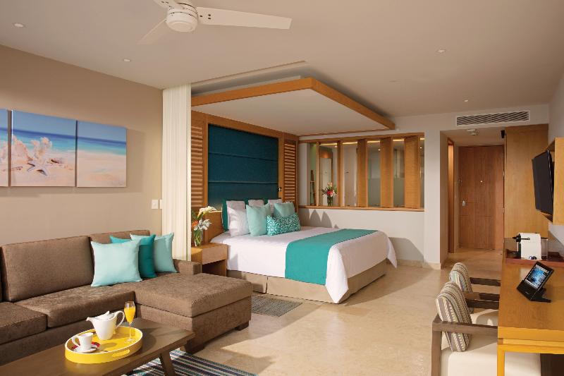 Полулюкс Вид на Бассейн, Dreams Playa Mujeres Golf & Spa Resort   All Inclusive