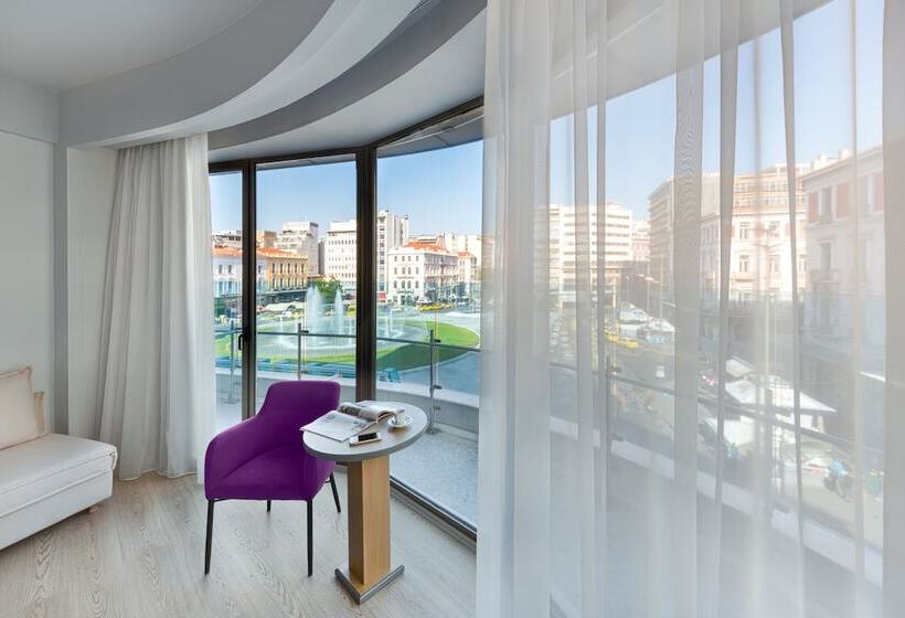 سوئیت با چشم‌انداز, Athens Tiare By Mage Hotels