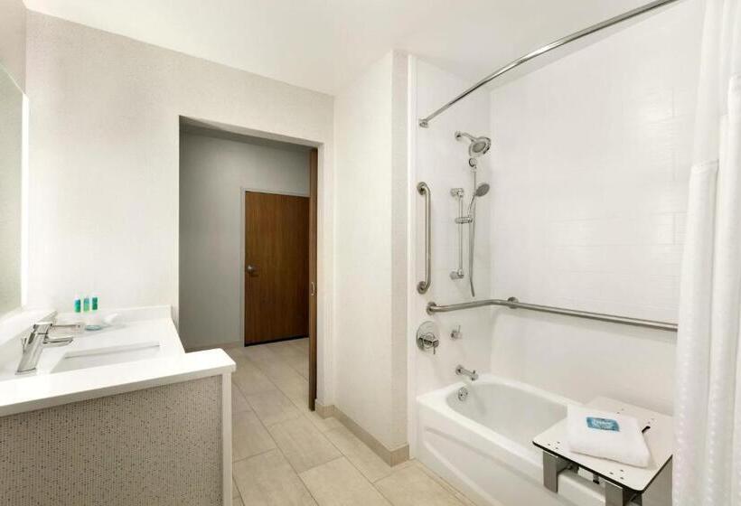 Номер Стандарт Кровать Кинг Адаптированный для Инвалидов, Holiday Inn Express & Suites Salisbury, An Ihg