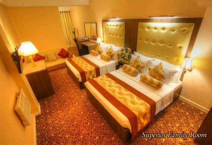 اتاق لوکس چهار تخته, The Queensburry City