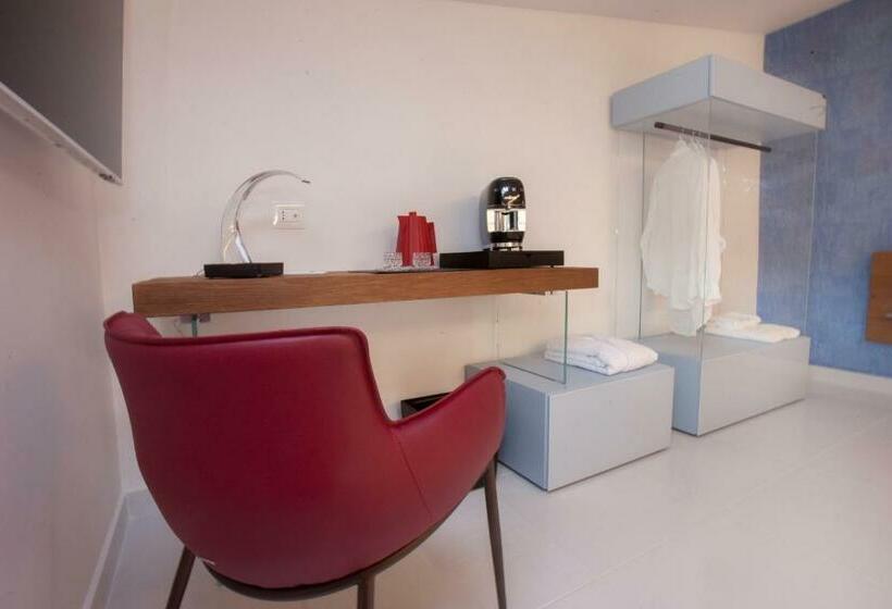 Полулюкс с Балконом, Aquamaris Design Suite & Spa