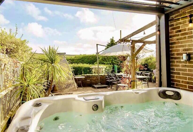 Апартаменты Deluxe 1 Спальня, Duck Lodge B&b With Hot Tub