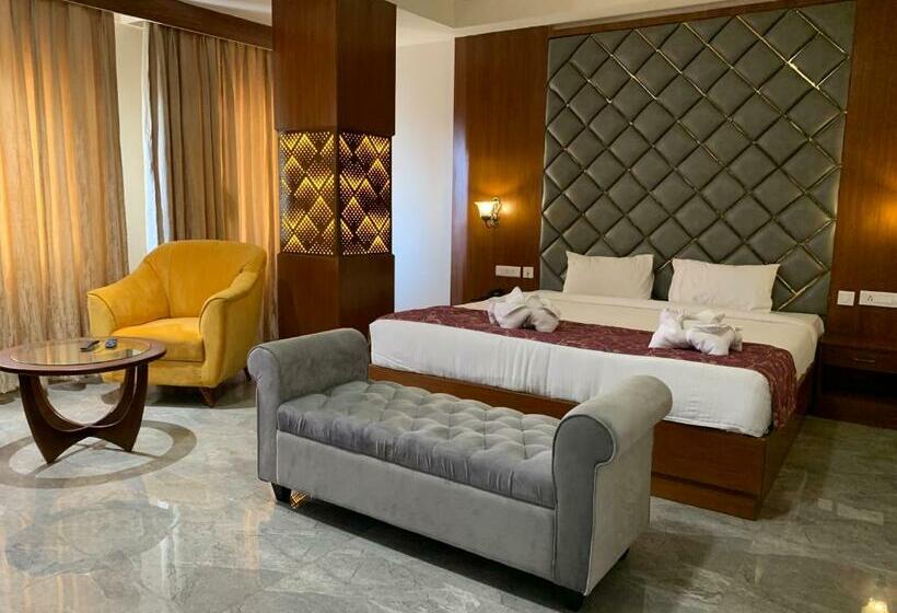 سوئیت پرزیدنت, Hyderabad Grand