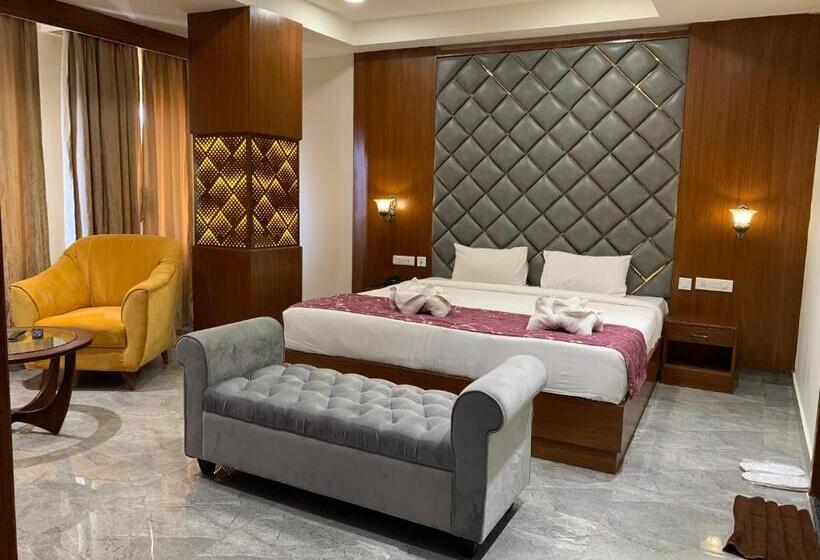سوئیت پرزیدنت, Hyderabad Grand