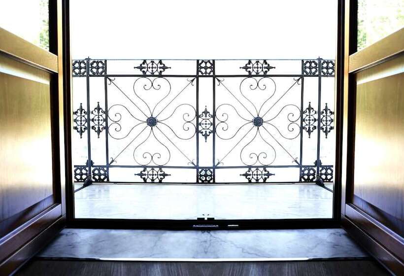 Superior Room, Sopra Le Mura