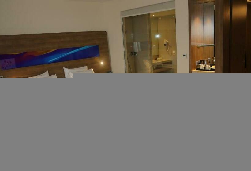 Номер Deluxe Кровать Кинг, Novotel Taiping Perak