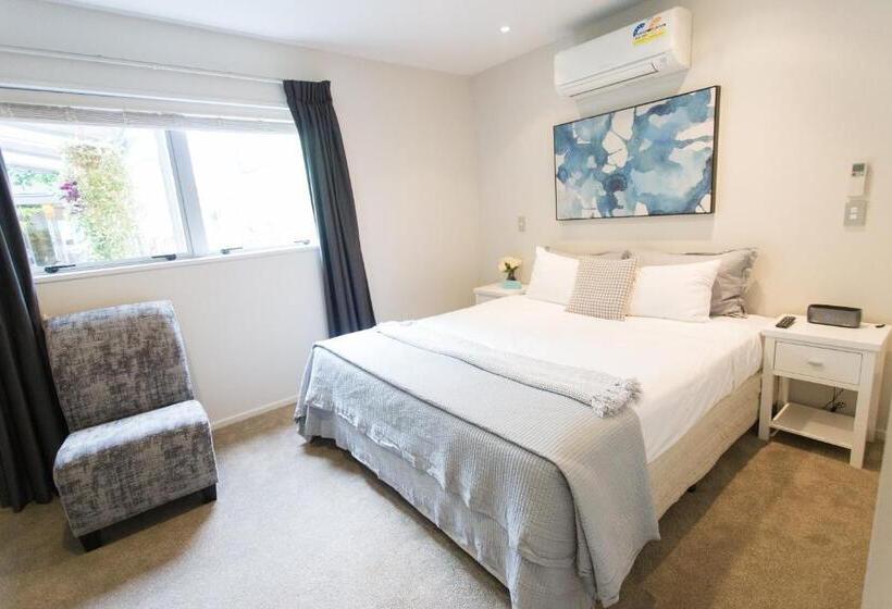 استودیوی سوپریور, Colombo Lodge