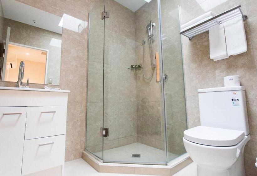 استودیوی سوپریور, Colombo Lodge