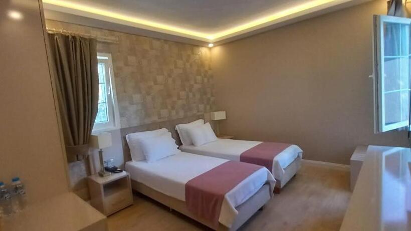 اتاق لوکس با چشم‌انداز باغ, Villa No 44