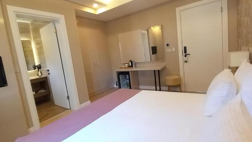 اتاق لوکس با چشم‌انداز باغ, Villa No 44