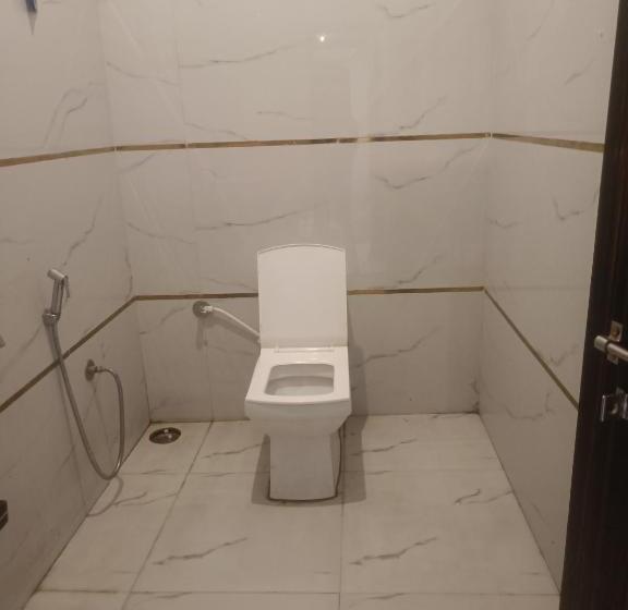 Deluxe Room, Meera