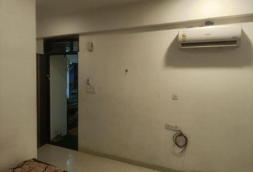 Deluxe Room, Meera