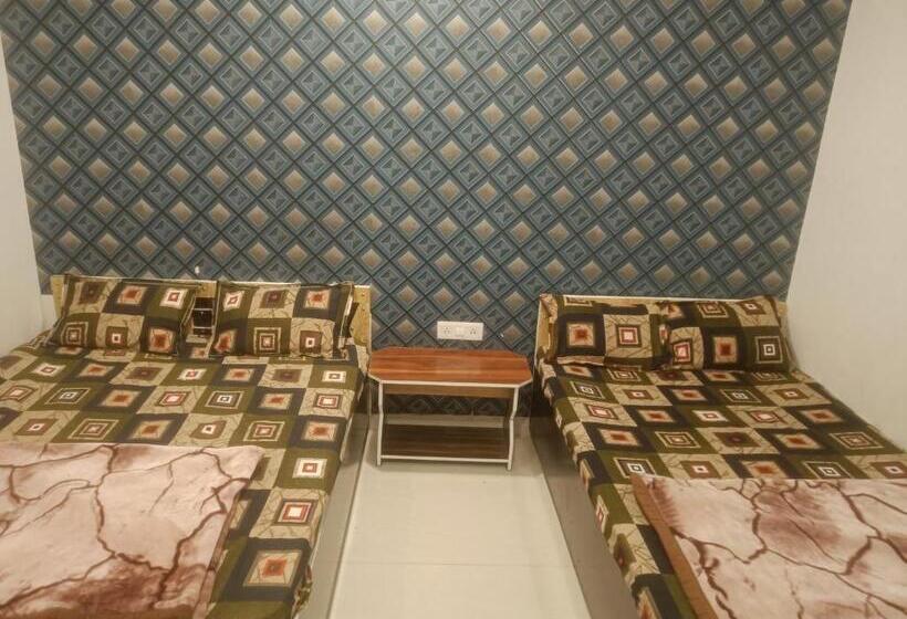 Deluxe Room, Meera