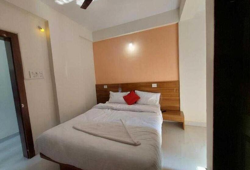 Трехместный Номер Классика, Spot On Hotel Crystal Executive