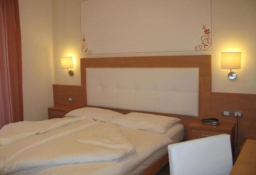 스탠다드 트리플 룸, Alphotel Milano