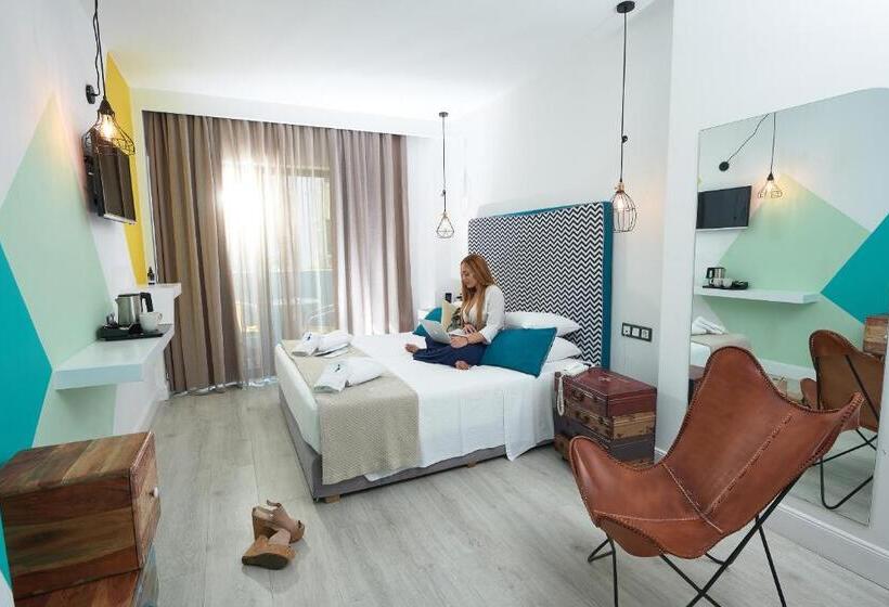Quarto Familiar, Blue Bottle Boutique