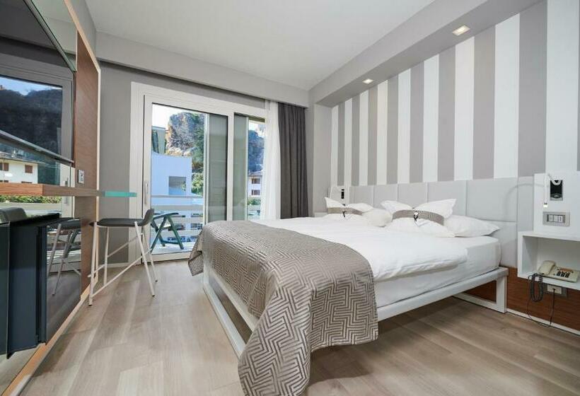 Quarto Estandar Vista Lago, Castello Lake Front